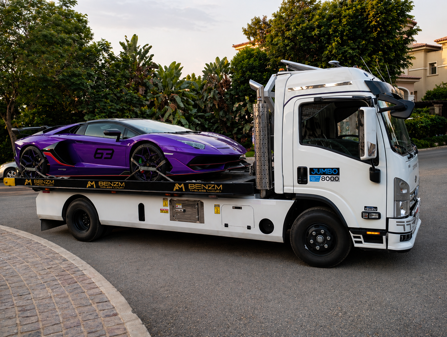 ونش رياضي أوروبي من Benzm يحمل سيارة لامبورجيني بنفسجية