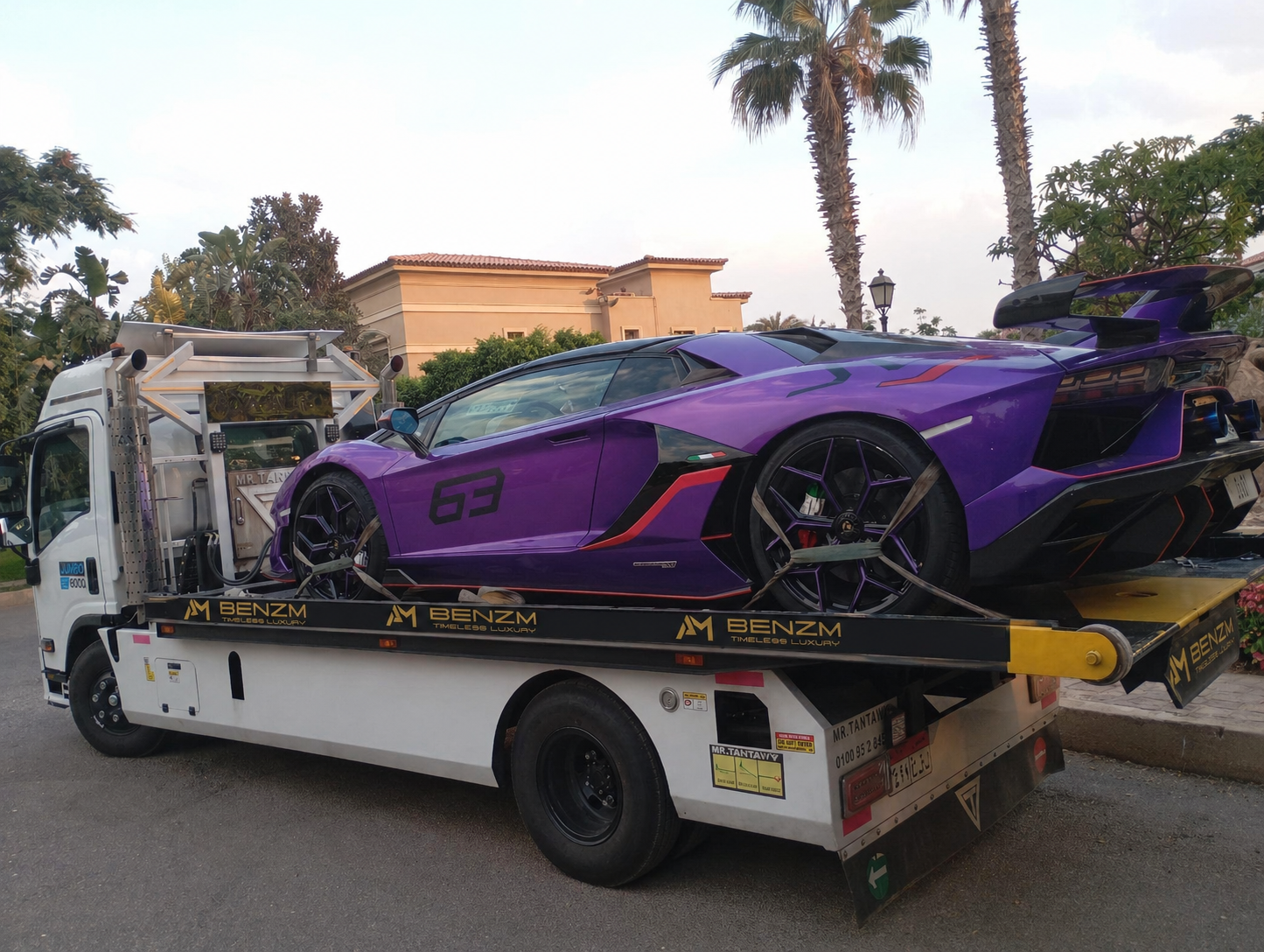ونش Benzm الرياضي الأوروبي أثناء نقل سيارة لامبورجيني